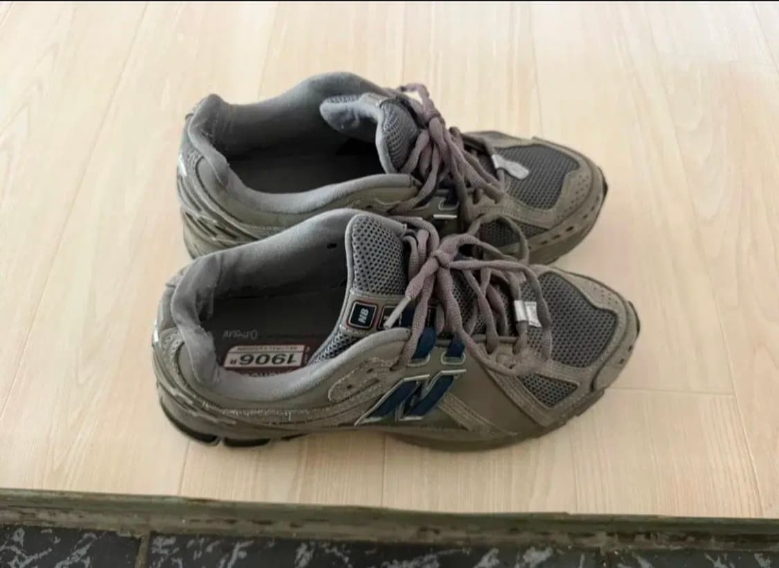 뉴발란스 1906R 차콜 그레이팝니다 상품이미지4