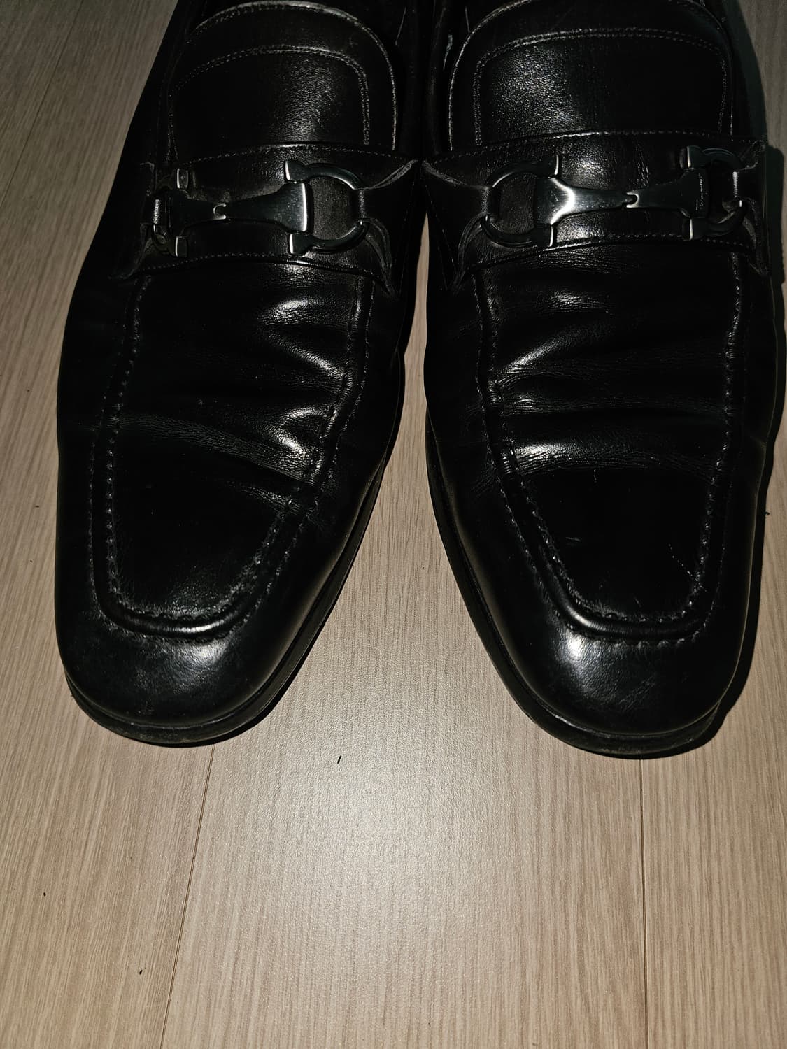 페라가모 블랙 남성  간치니 장식 구두 상품이미지8