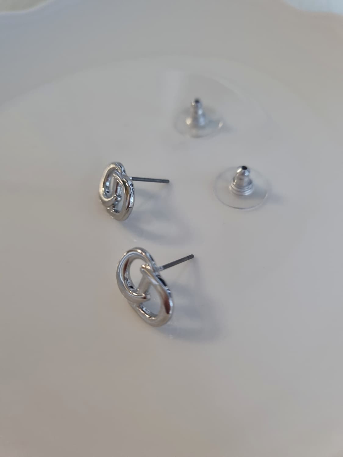 디올 업사이클링 은장 귀걸이 상품이미지3