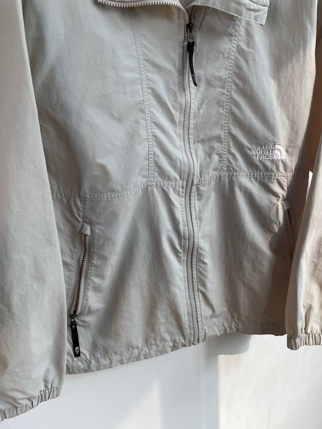 노스페이스 미드 로고 바람막이  상품이미지3