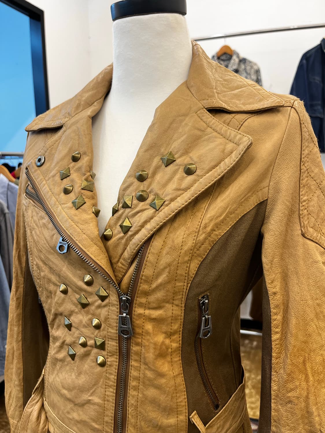 Moussy 피그 스킨 스터드 라이더 자켓 상품이미지3