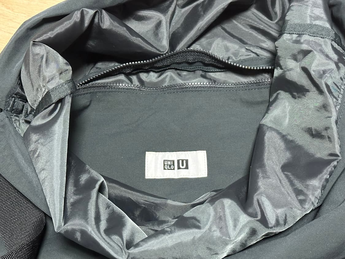 유니클로 U 드로우스트링 숄더백 블랙 상품이미지6