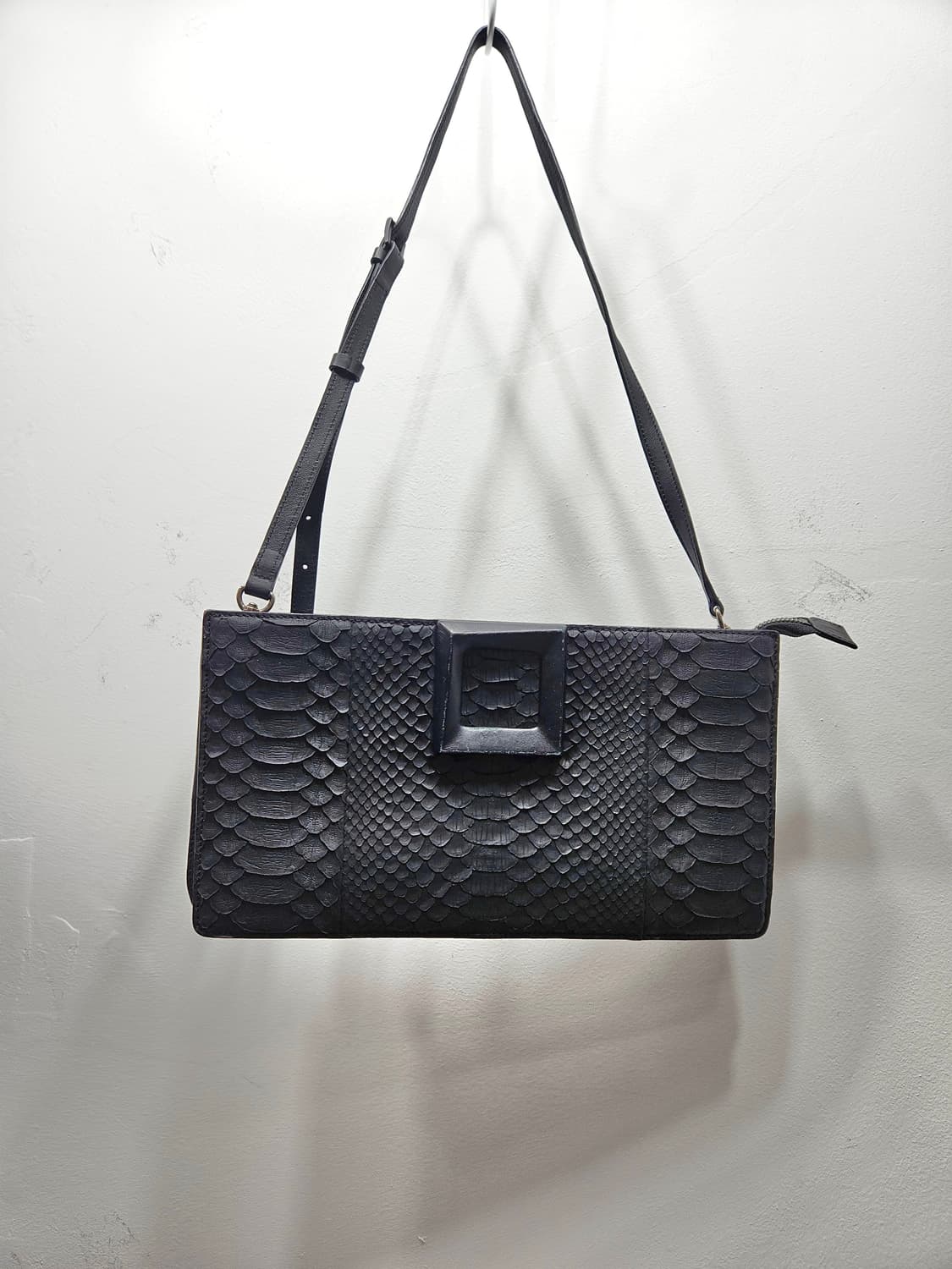 루즈앤라운지(rouge&lounge) 스퀘어 뱀피무늬 클러치겸 숄더백 상품이미지1