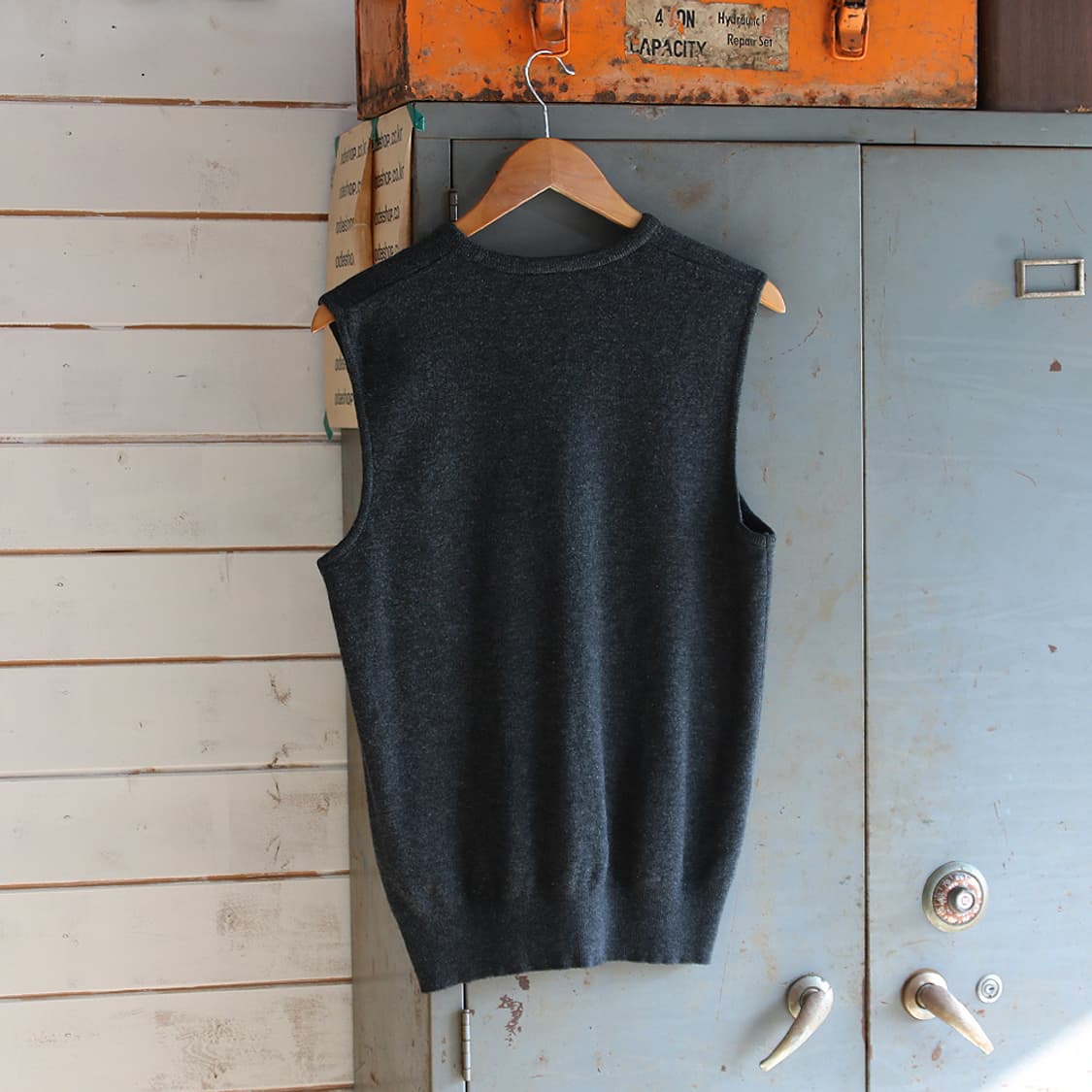 (착용컷) 라코스테 브이넥 니트 베스트 (남성용 95-98) 상품이미지2