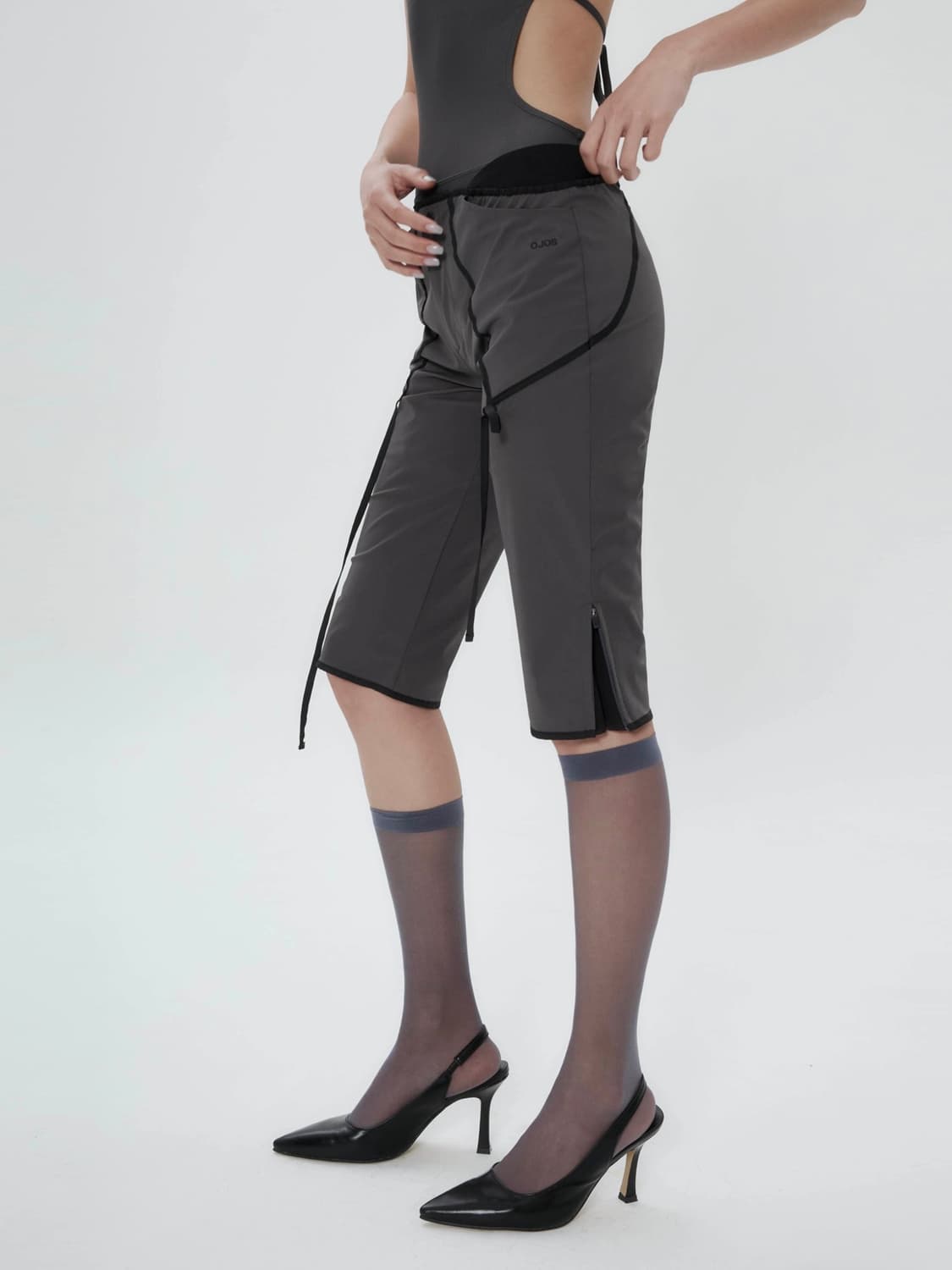 오호스 스트랩 트리밍 카프리 팬츠 차콜 2사이즈 상품이미지5