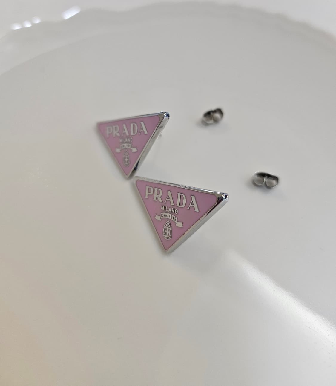 프라다 업사이클링 삼각로고 귀걸이 핑크 상품이미지4