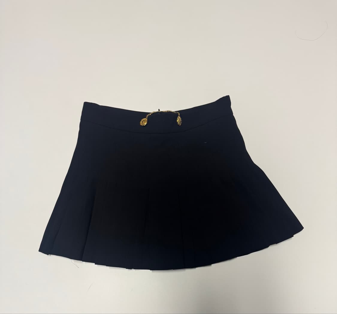 여성 자라 ZARA 금장 장식 플리츠 스커트 치마 블랙 상품이미지1