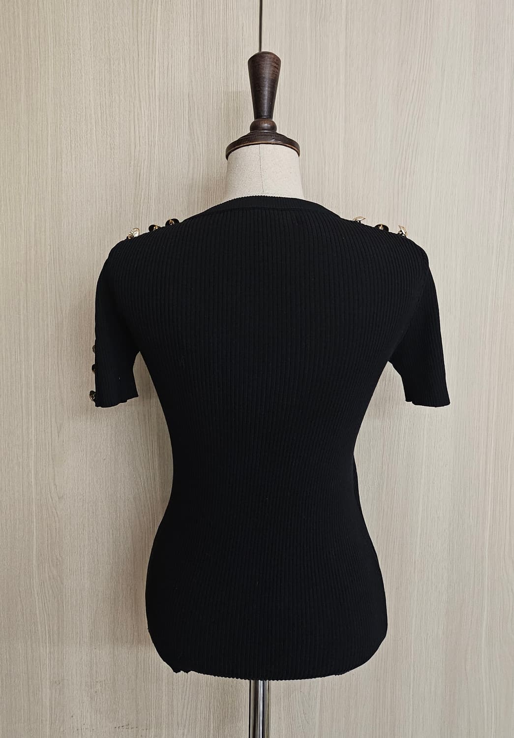 금장 버튼 디테일 브이넥 골지 니트 (슬림핏)free 상품이미지8