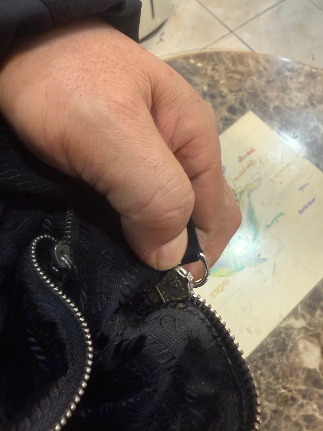 정품 프라다 나일론 크로스백 팝니다 상품이미지9