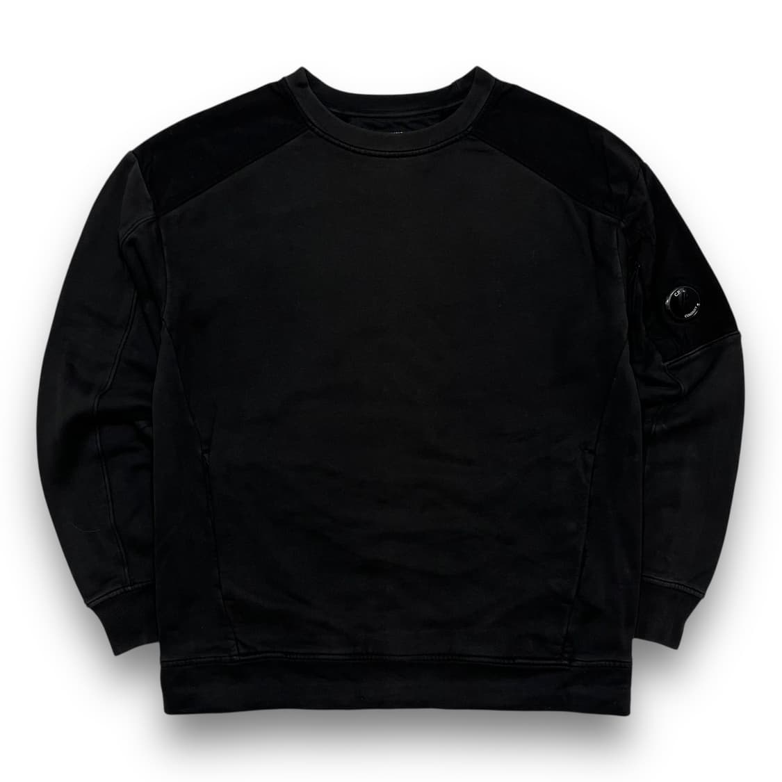 CP 컴퍼니 블랙 렌즈 암포켓 빈티지 맨투맨 상품이미지1