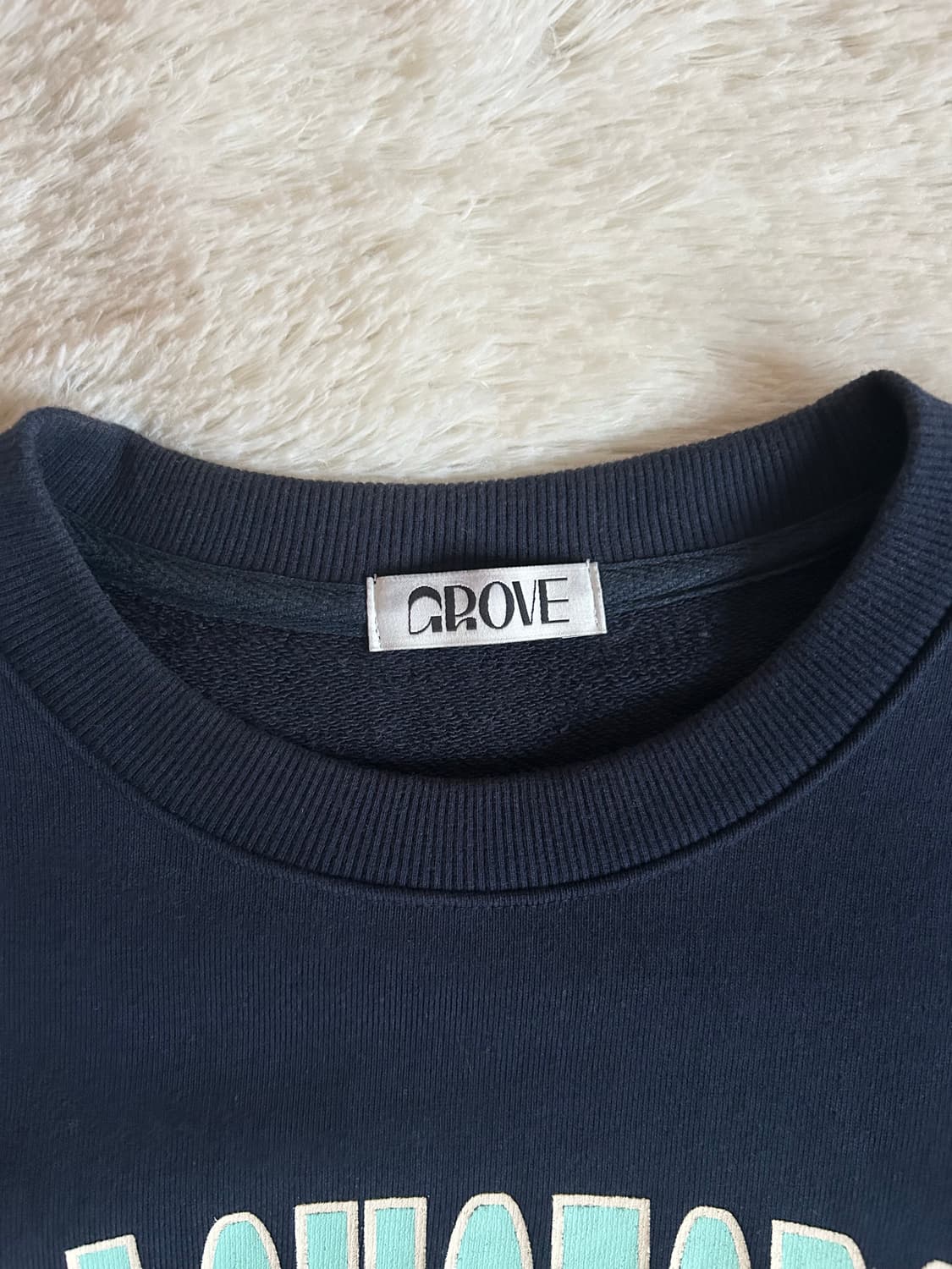 그로브 LEGACY 맨투맨 네이비, 베이지 [차정원 착용] 상품이미지6