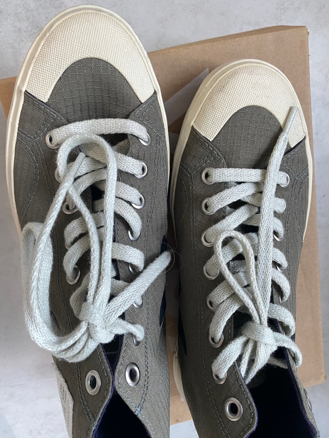 veja 나일론 카키 스니커즈 240사이즈 상품이미지4