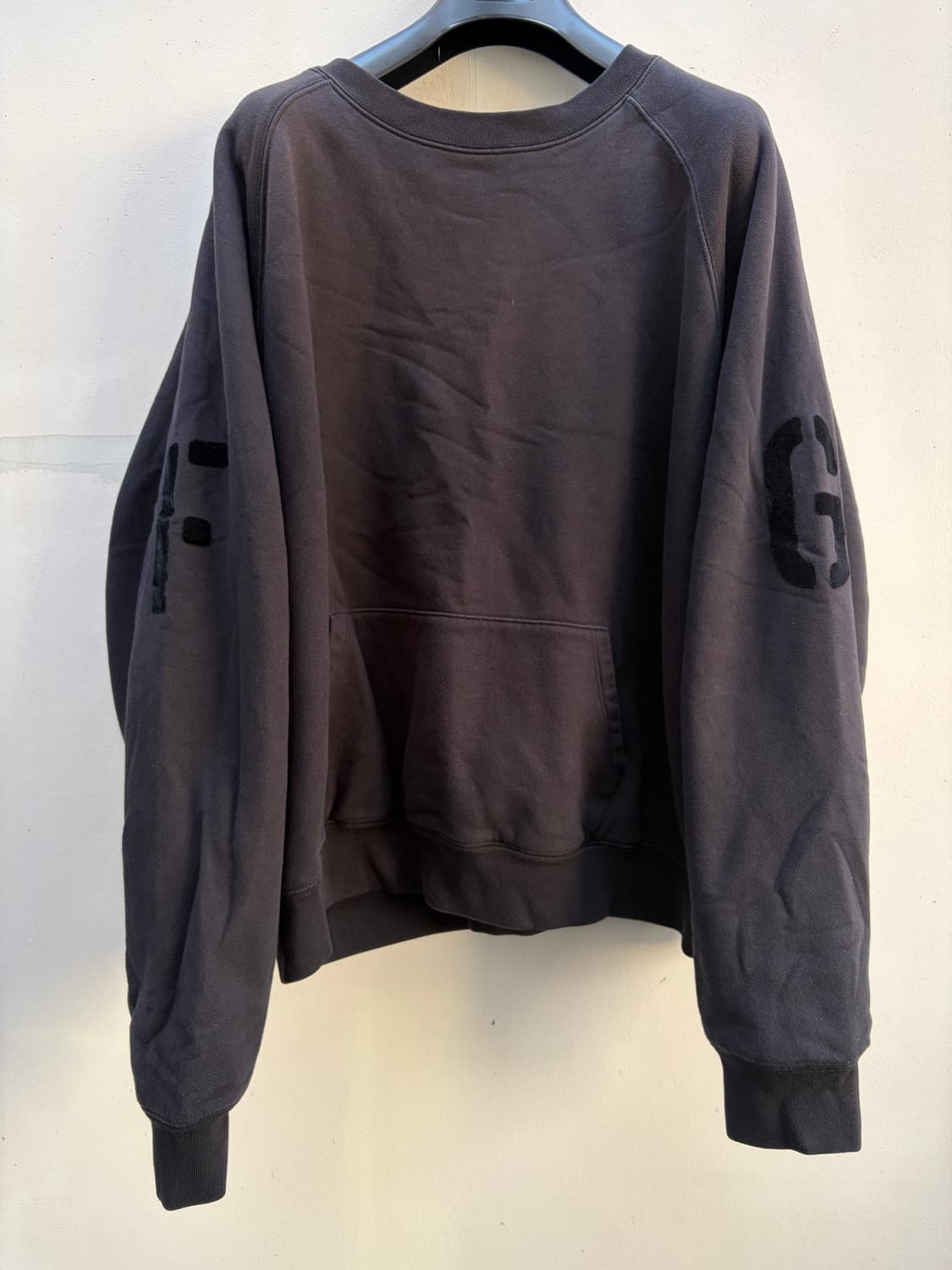 피어오브갓 7th 선페이드 FG 로고 맨투맨 빈티지 블랙 크루넥 스웻셔츠 상품이미지4