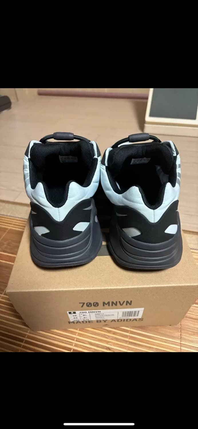 아디다스 이지 부스트 700 MNVN 블루 틴트 280팝니다. 상품이미지3