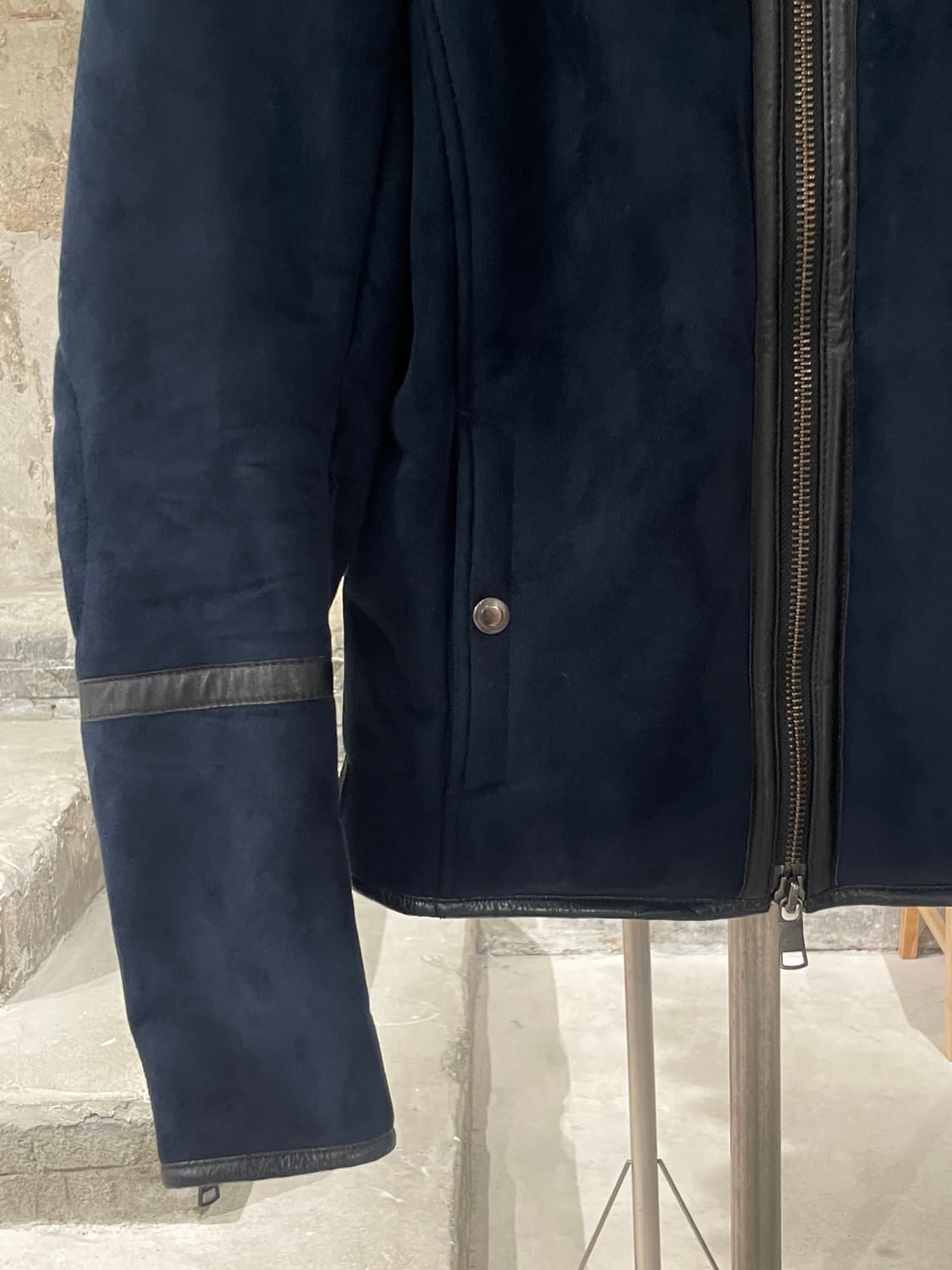 아르마니 익스체인지 미드나잇 블루 투 웨이 스웨이드 레더 자켓 상품이미지4