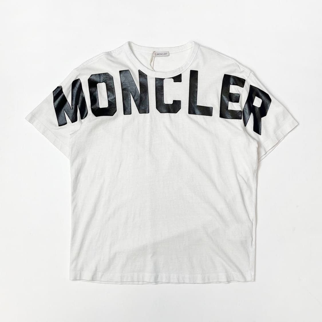 몽클레어 Moncler 스펠 패치드 반팔 티셔츠 PR2068 상품이미지1