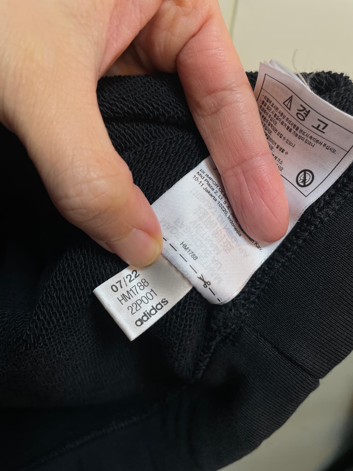 아디다스 블랙로고 크롭후드티 상품이미지9