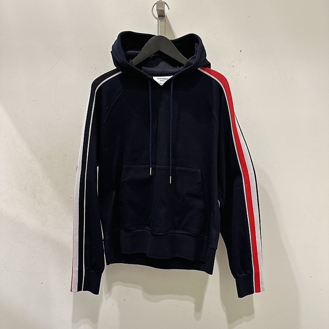 톰 브라운 남성 네이비 사이드 스트라이프 풀오버 후드  상품이미지1
