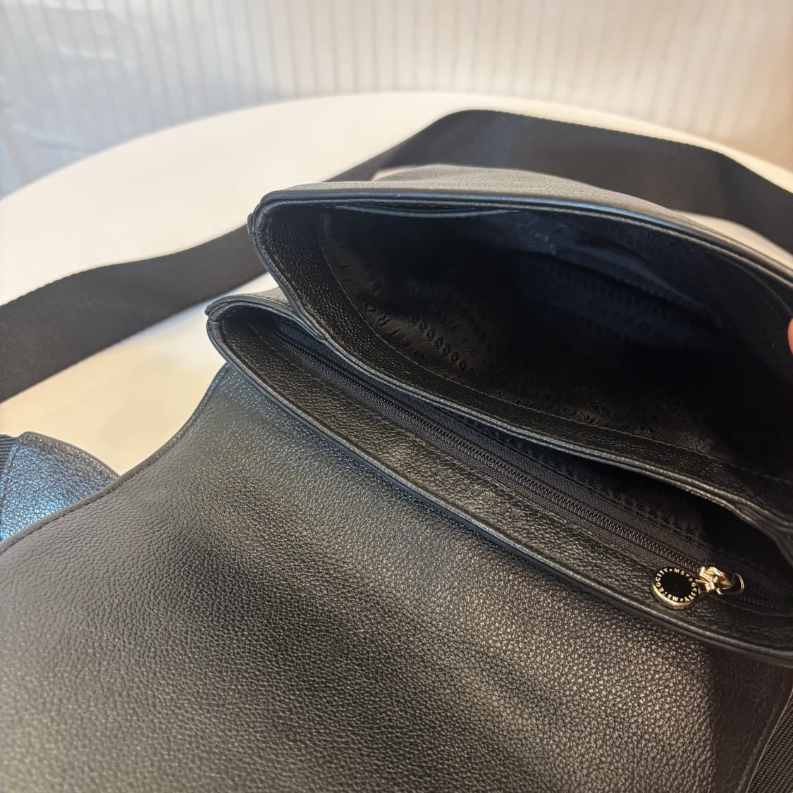 정품 메트로시티 크라운엠보 원핸들 크로스백   상품이미지10