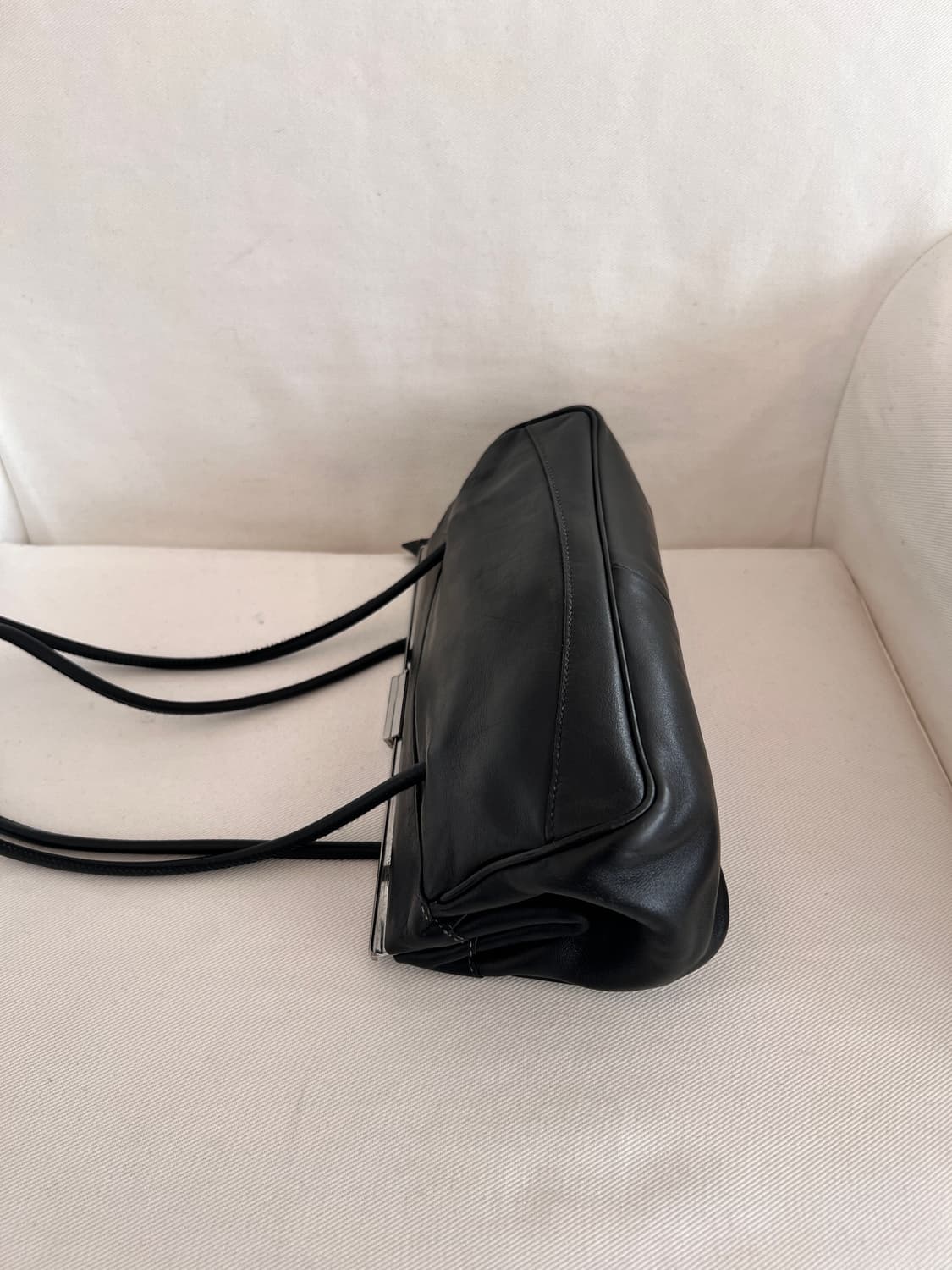 구찌 빈티지 블랙 레더 이스트웨스트 숄더백 상품이미지7