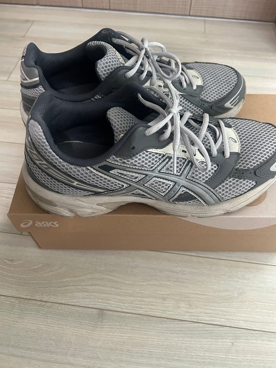 아식스 젤 1130 오이스터 그레이 클레이 그레이 상품이미지1