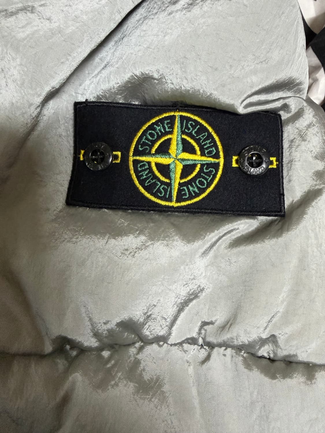 스톤 아일랜드 나일론 메탈 에코닐 재생 나일론 패딩 상품이미지4