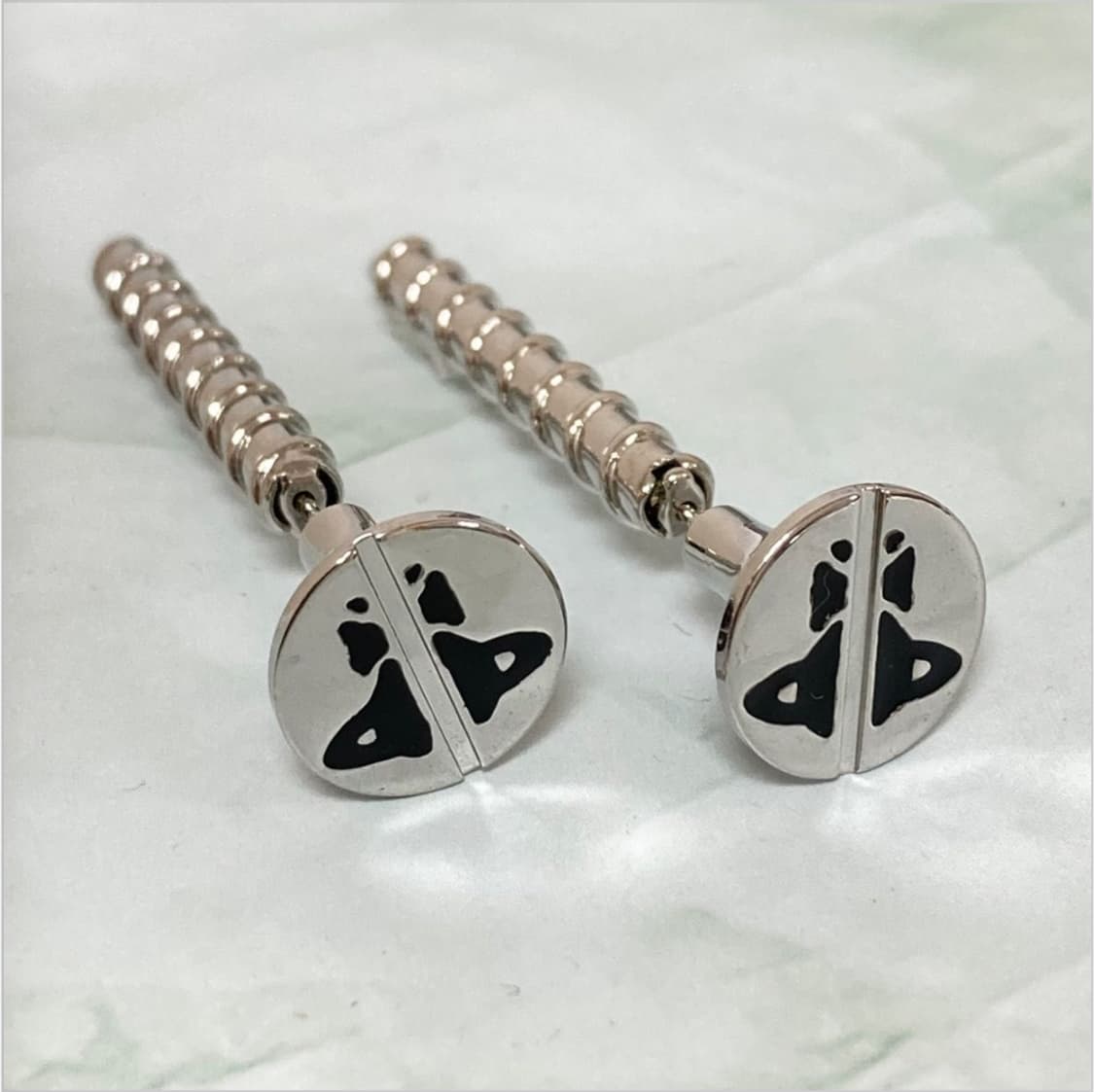 비비안웨스트우드 아카이브 orb 각인 못 귀걸이 상품이미지1