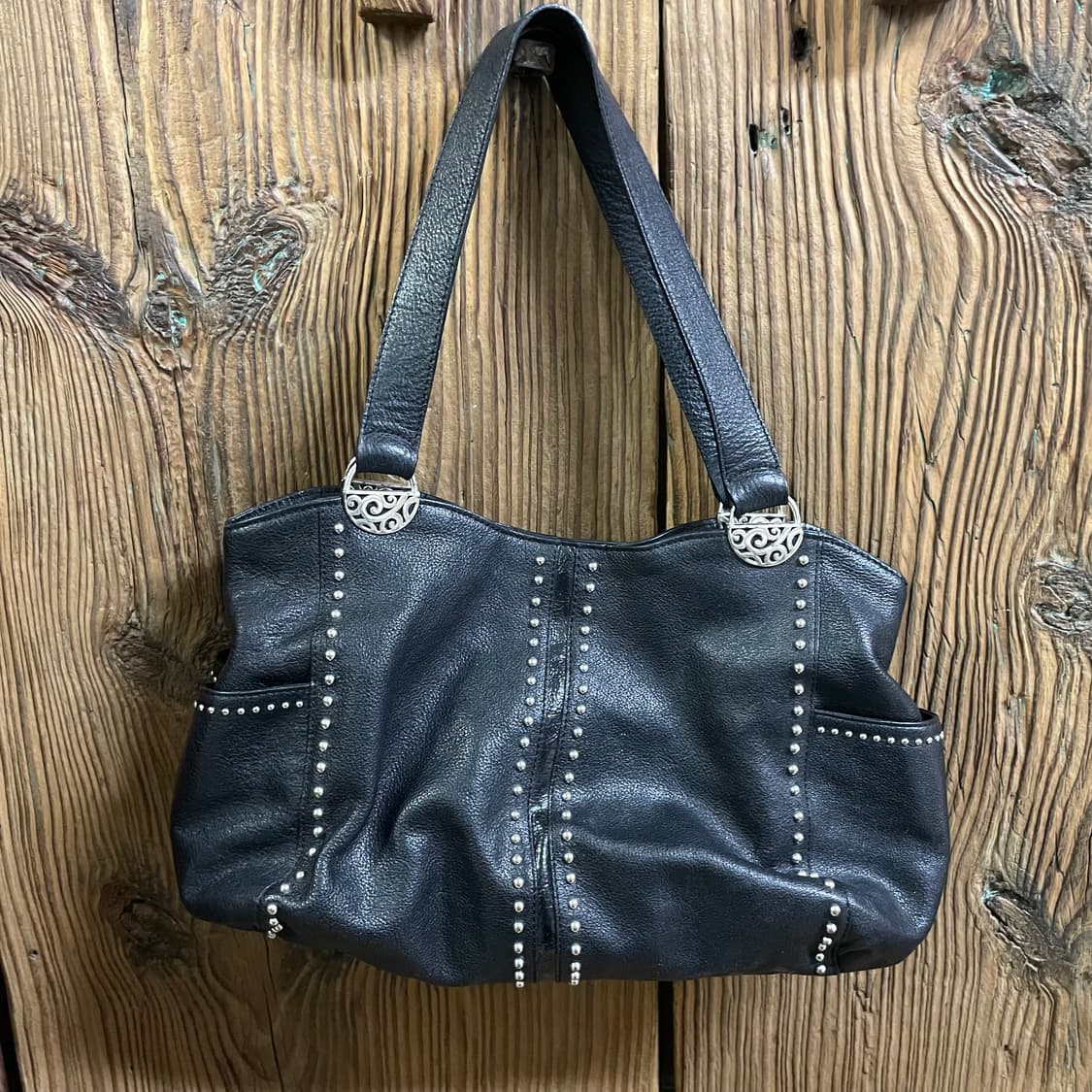 Brighton 블랙 가죽 스터드 숄더백 상품이미지1