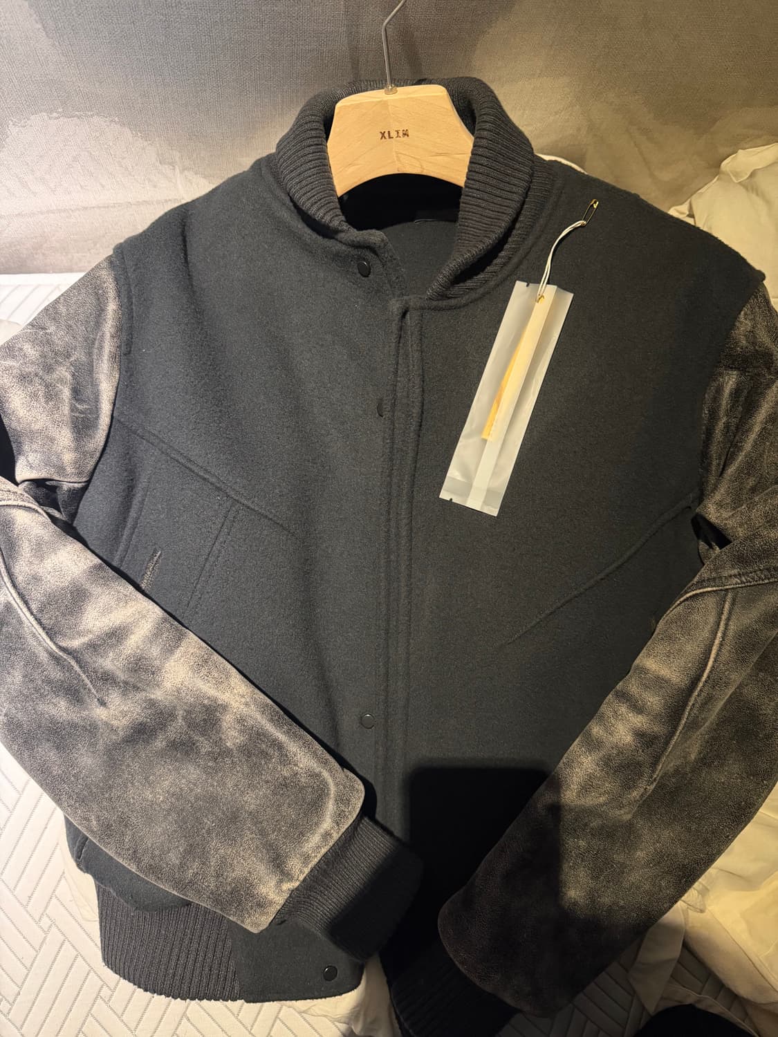 Xlim ep6 01 바시티 차콜 xs 상품이미지1