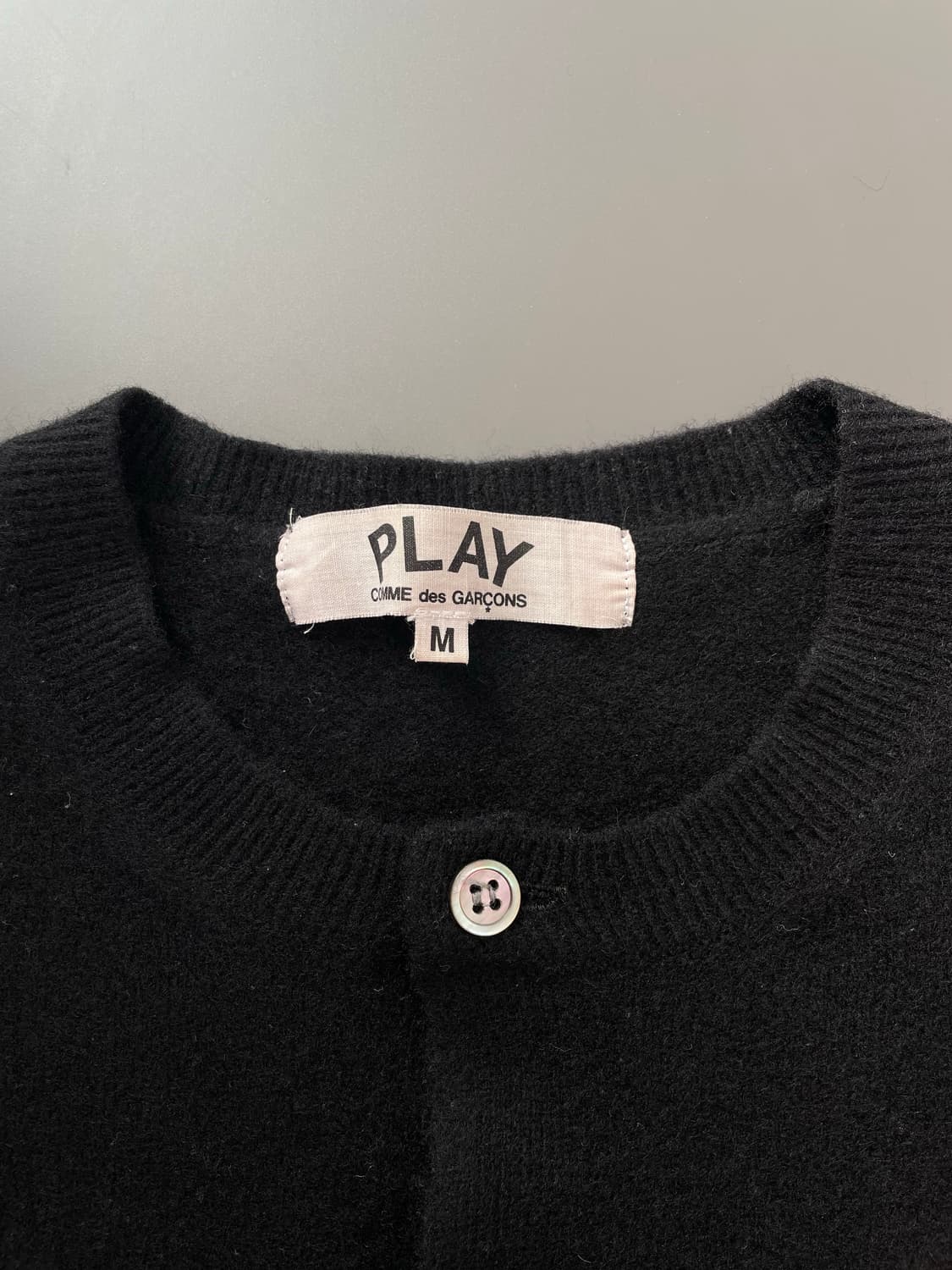 [M] 꼼데가르송 레드와펜 여성 울 가디건 상품이미지10