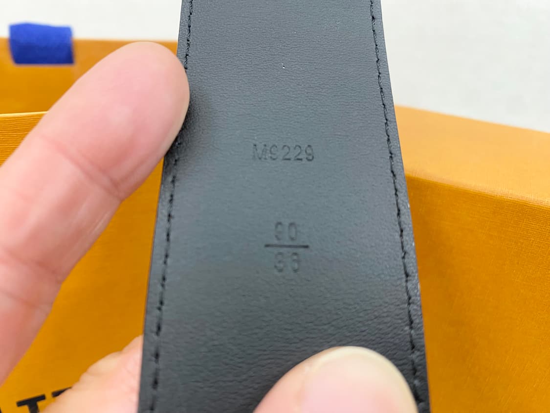 루이비통 LV 이니셜 벨트 에삐 블랙 벨트 90 사이즈(컨디션굿) 상품이미지6