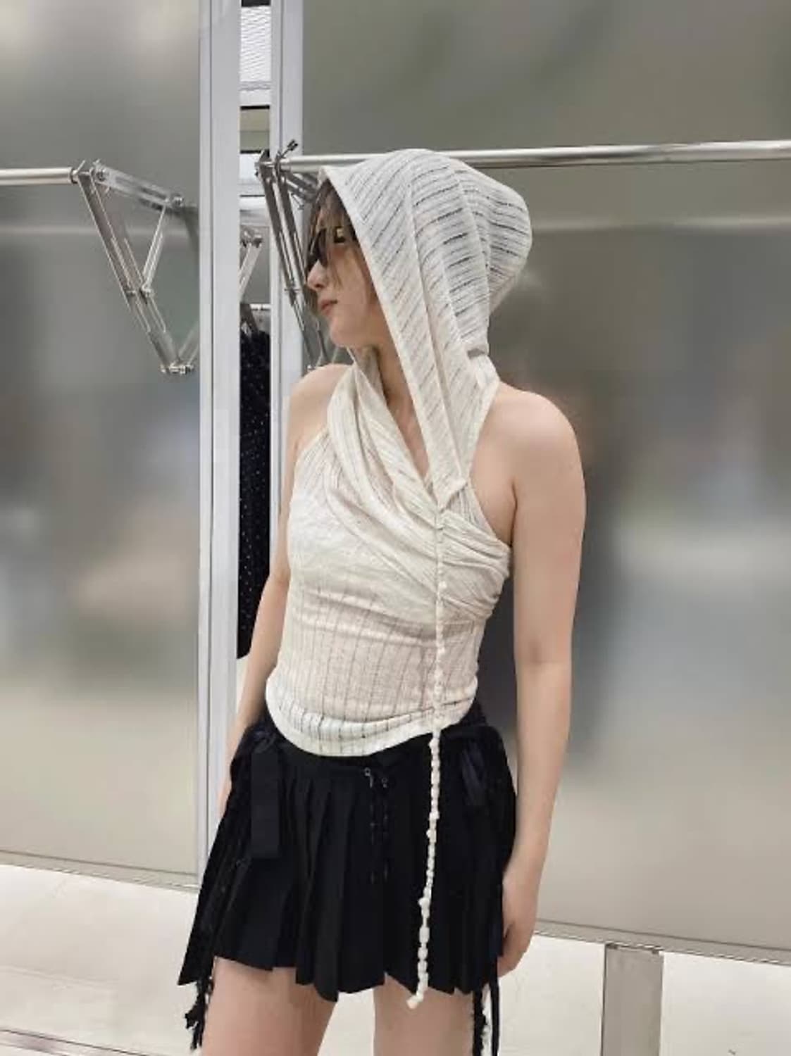 hyeinseo 혜인서 hooded halter top 후디드 홀터탑 상품이미지1