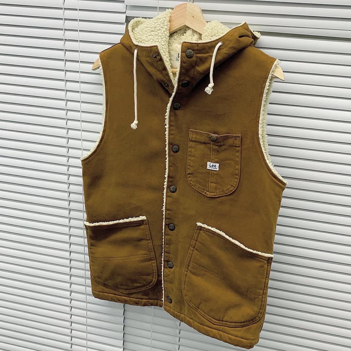 Lee 브라운 로고 플리스 후드 베스트 자켓 상품이미지1