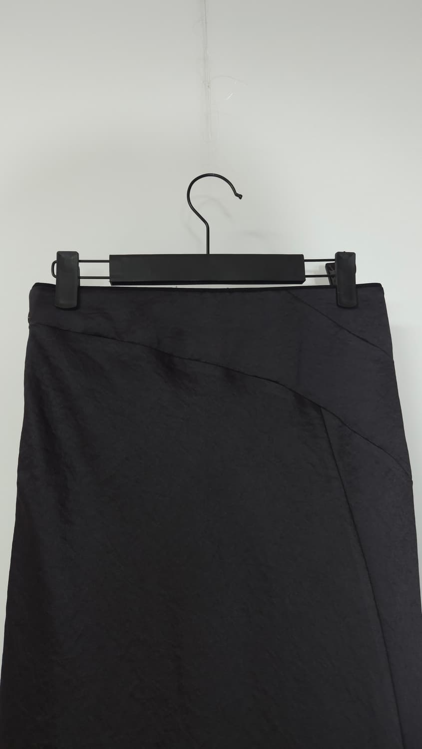 한섬 시스템 실키 텍스처 언밸런스 플레어 스커트 67-98 상품이미지5