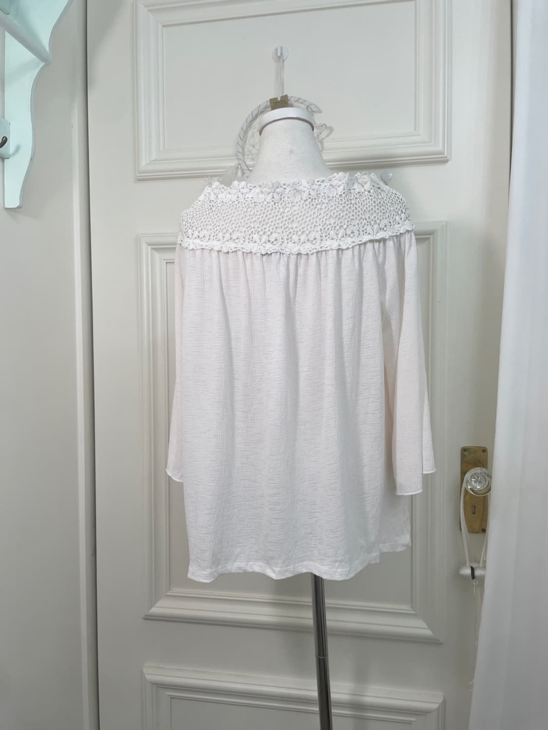 EARTH ivory crochet bow summer blouse 상품이미지3
