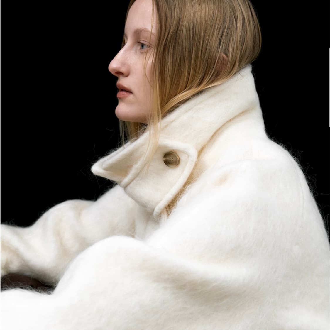 아틀리에나인(Atelier Nain) 헤어리 울 벨티드 하프코트 새상품 상품이미지3