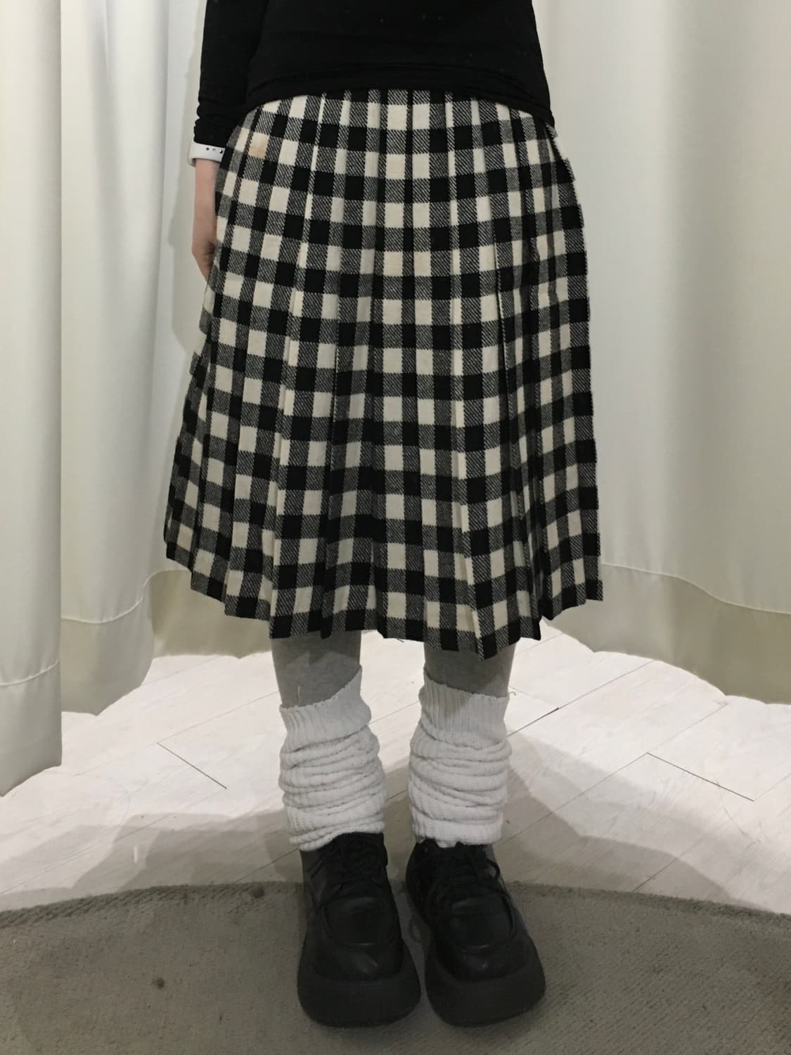 미니멀 체크 플리츠 미디 스커트 상품이미지1