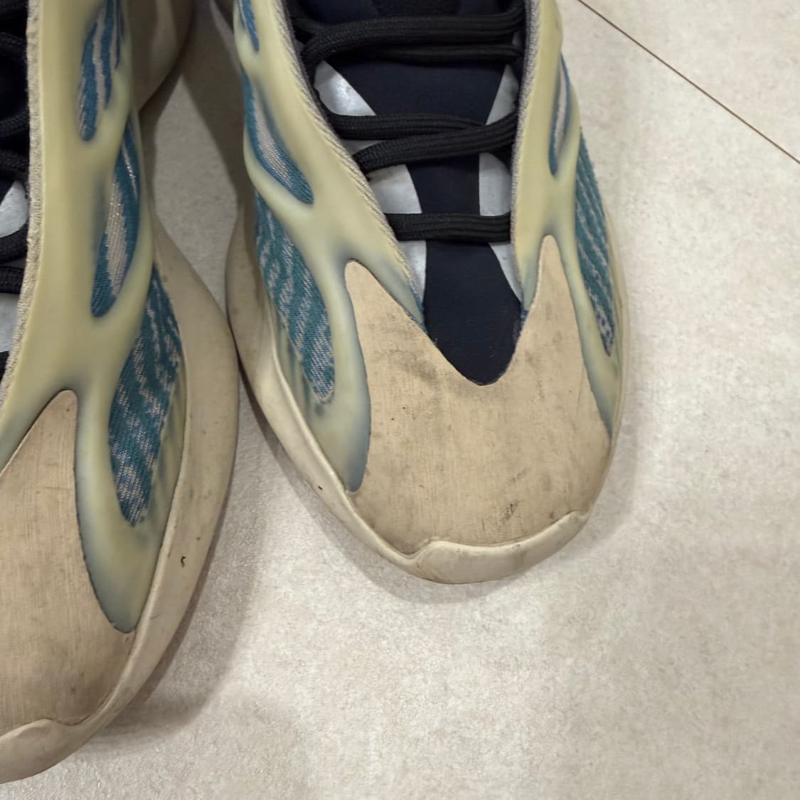 이지부스트 700V3 카이아나이트 상품이미지3