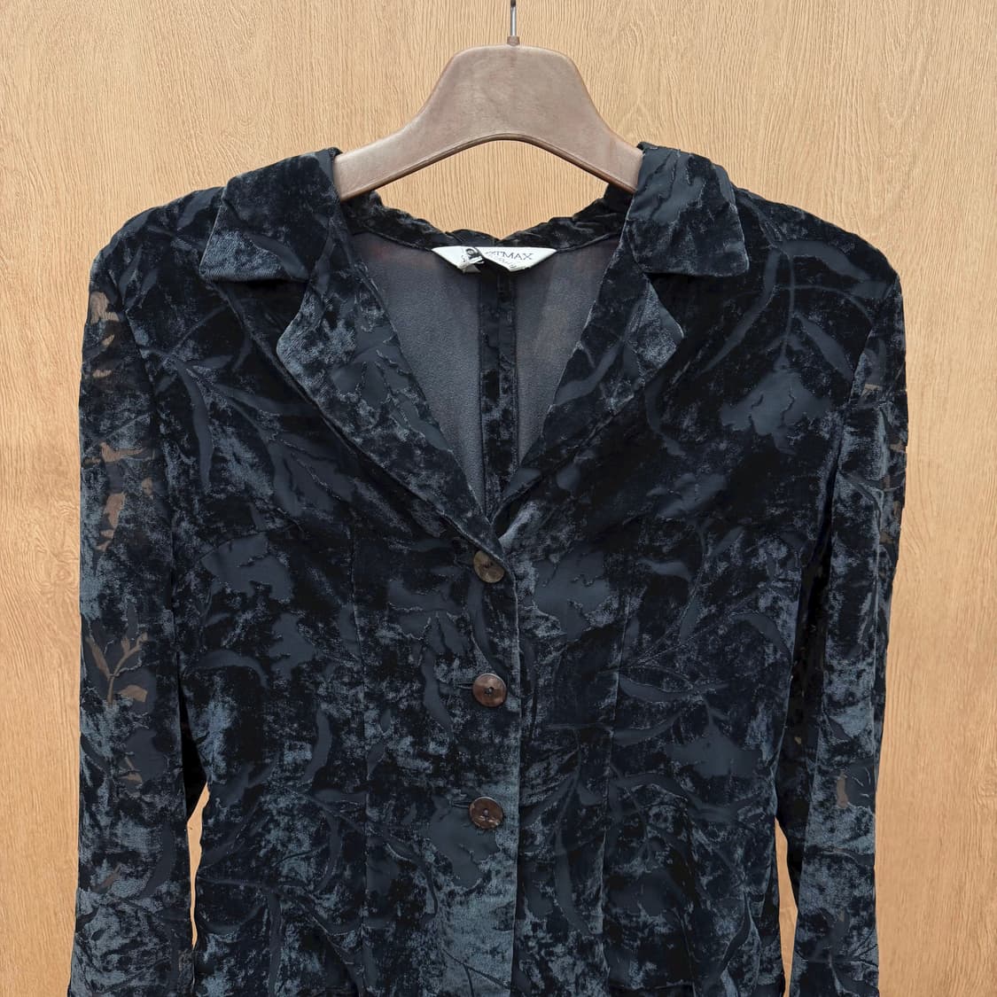 막스마라 스포트막스 테일러드 자켓 벨벳 텍스퍼 플로럴 패턴 디테일 블랙 상품이미지4