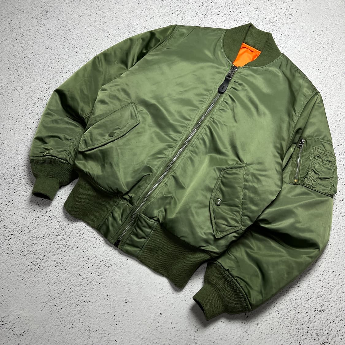 Alpha Industries MA-1 Flight Jacket 상품이미지1
