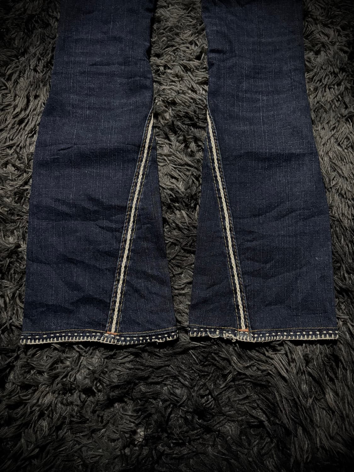 True Religion 화이트 스티치 백 포켓 디테일 부츠컷 데님팬츠 상품이미지7