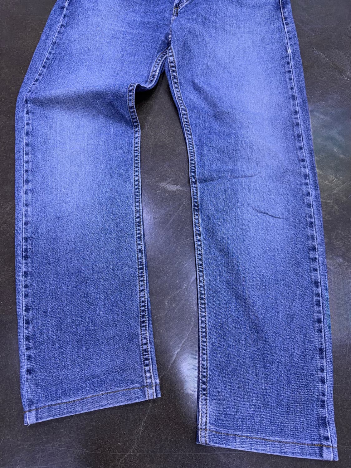 리바이스 502 레귤러 테이퍼드핏 중청 워싱 데님팬츠 32 상품이미지5