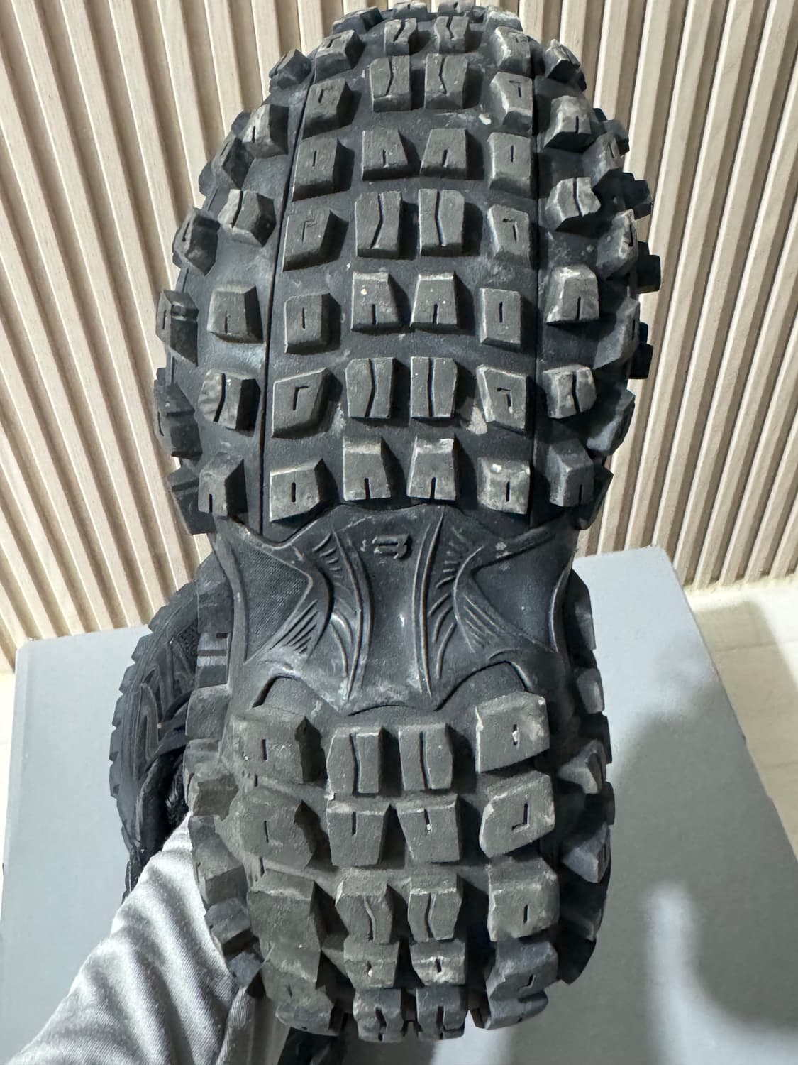 [39] 발렌시아가 디펜더 39 상품이미지4