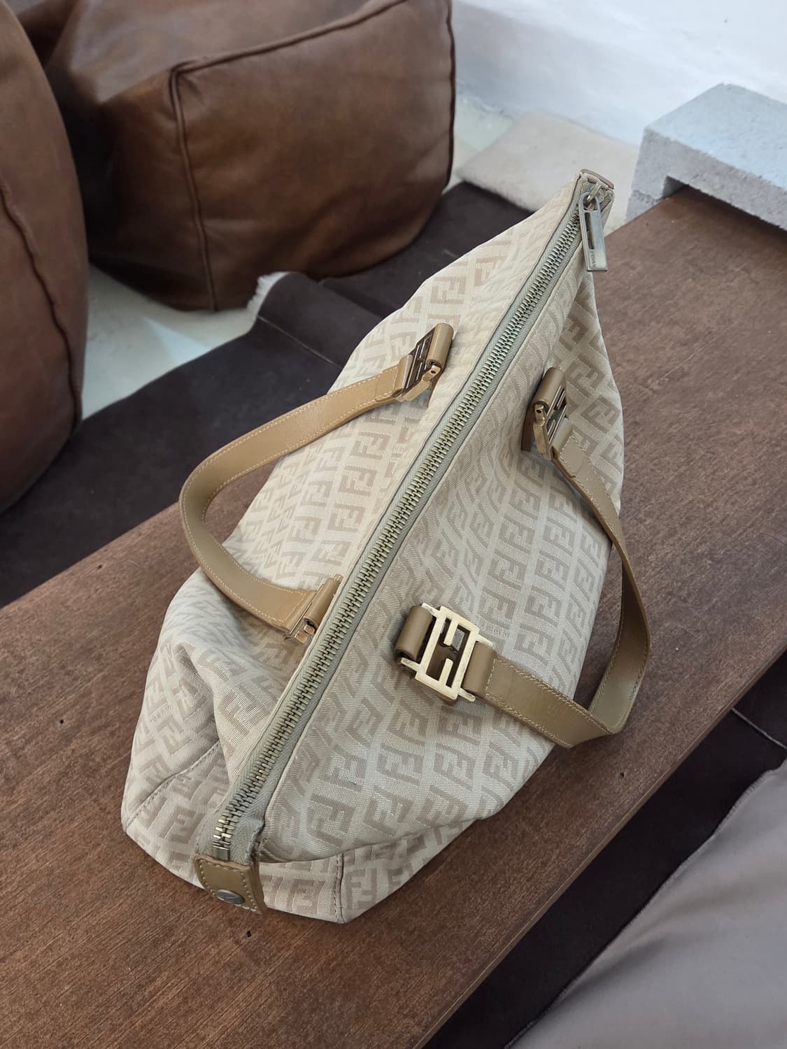 FENDI 펜디 주키노 레더 스트랩 숄더 백 상품이미지5