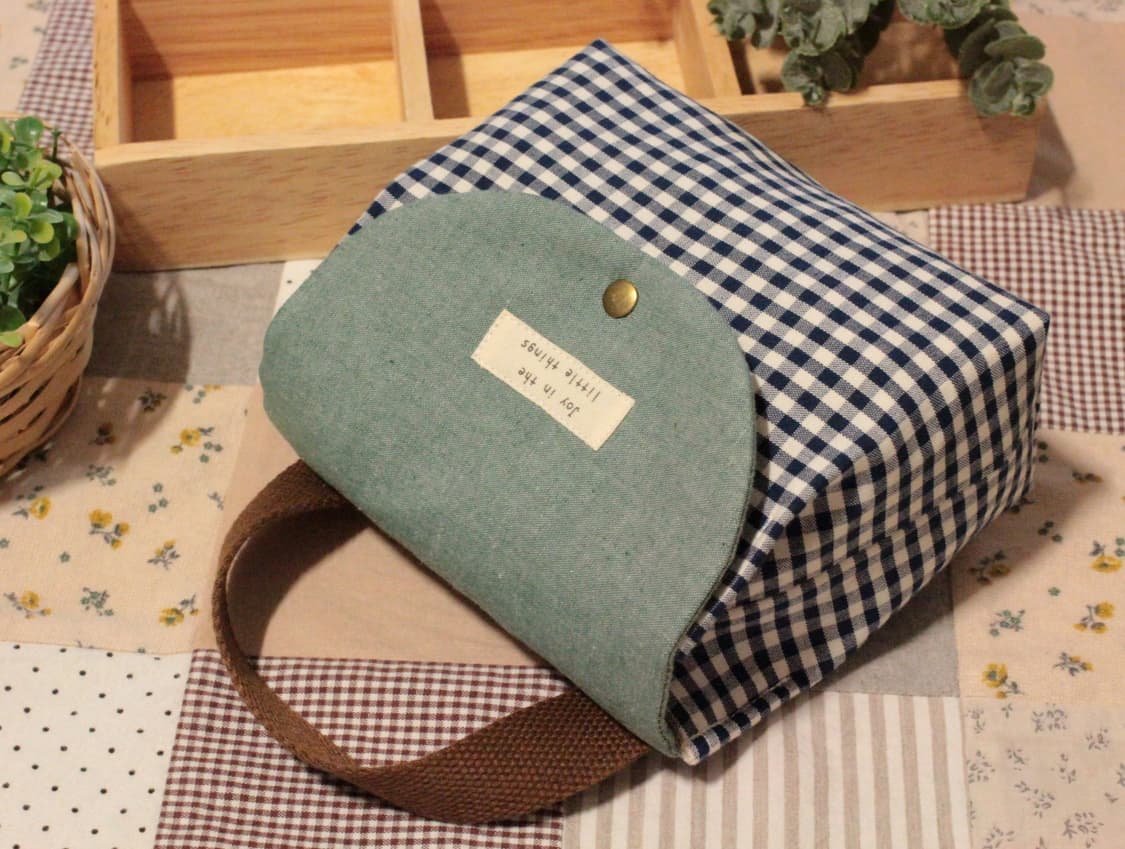 핸드메이드 손잡이 네이비체크 박스 파우치 상품이미지1