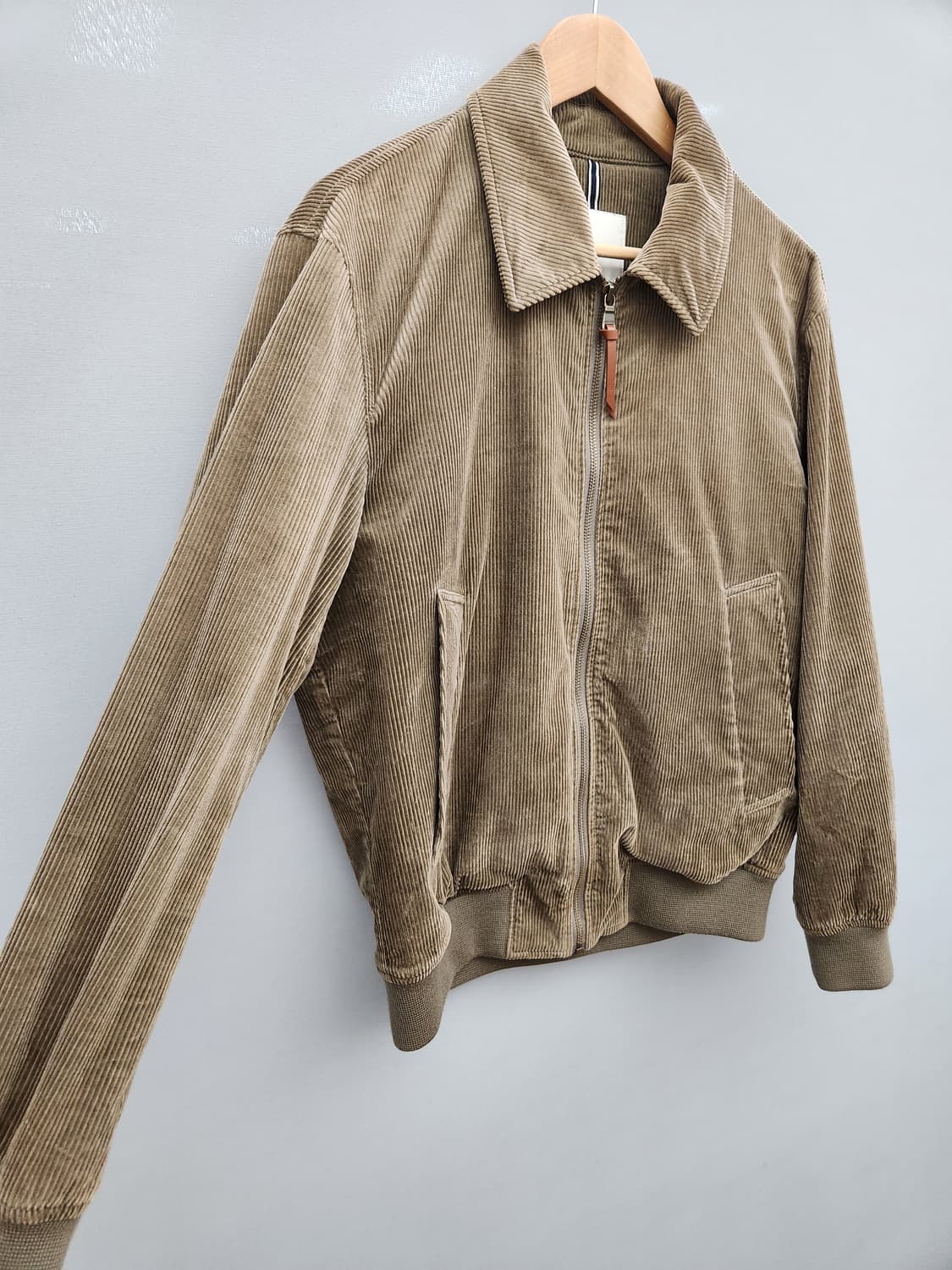 헤지스23FW 다크베이지 코듀로이 드리즐러 자켓 상품이미지3