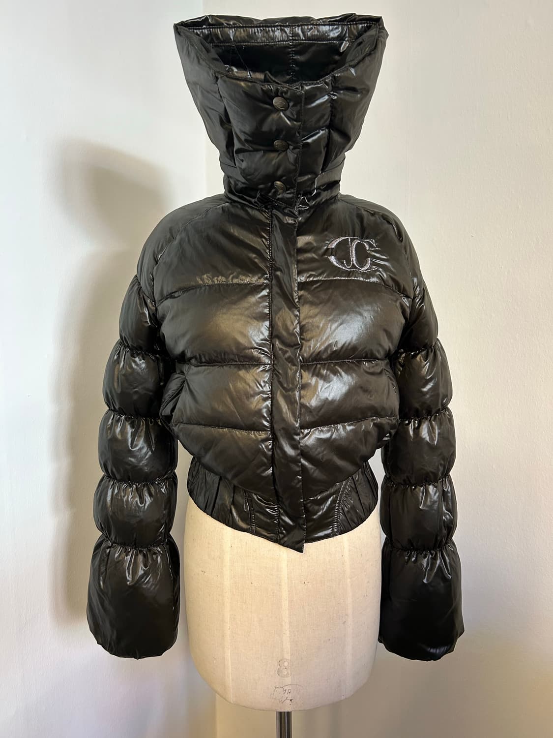 L026 저스트 카발리 하이넥 글로시 크롭 패딩 상품이미지1