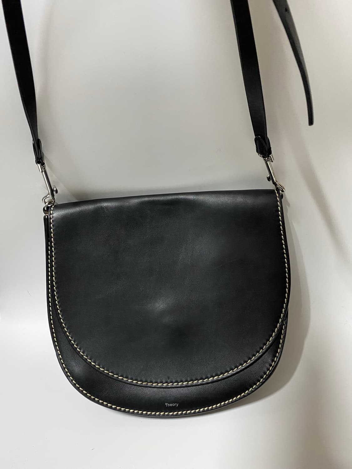 띠어리 크로스백 가죽가방 상품이미지1