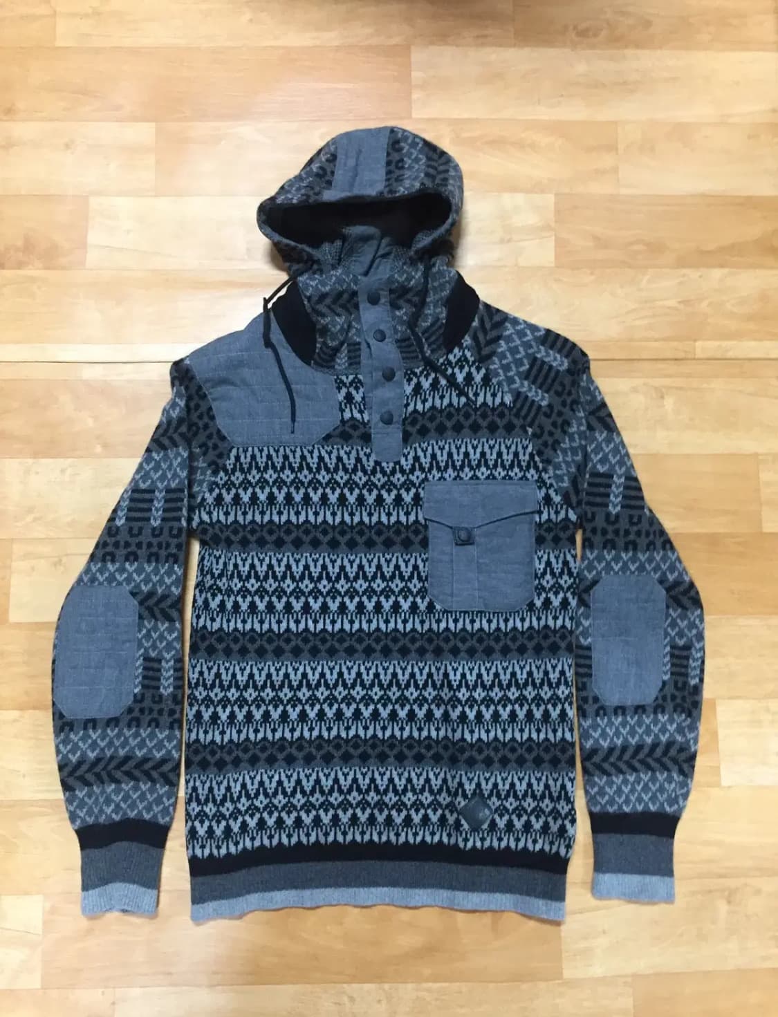 몽클레르 X 화이트 마운티니어링 풀-버튼 후디 니트웨어(M 사이즈) 상품이미지2