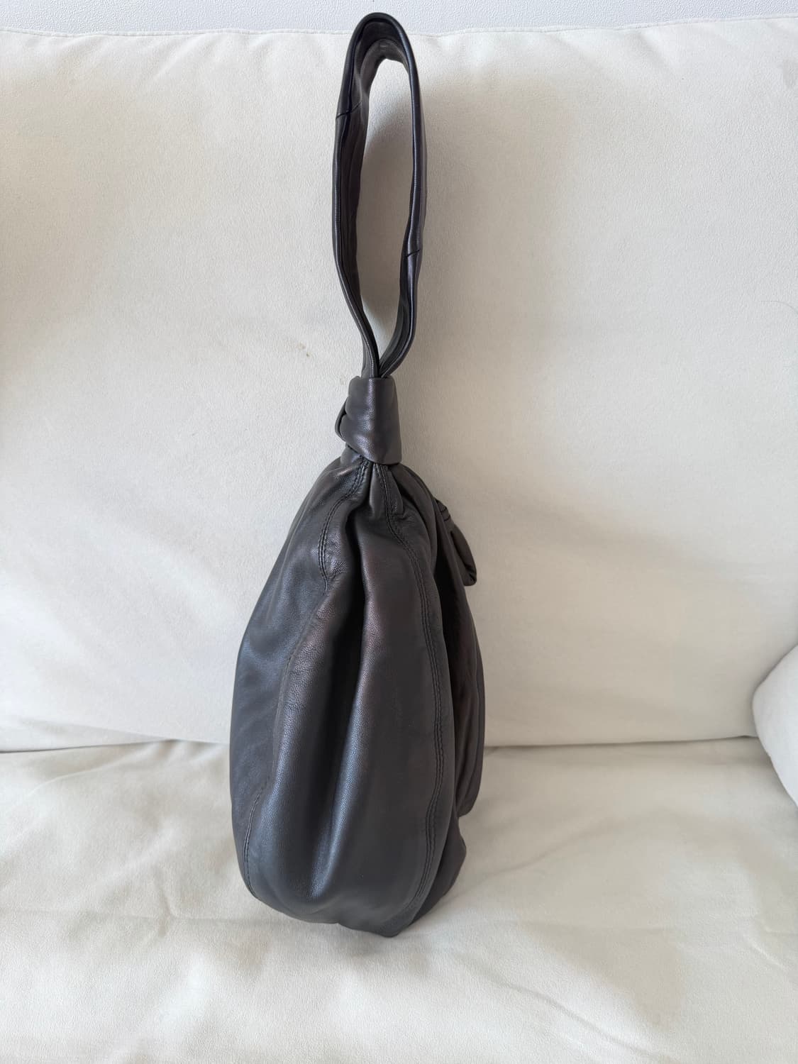 르메르 블랙 펄스 볼백 상품이미지4